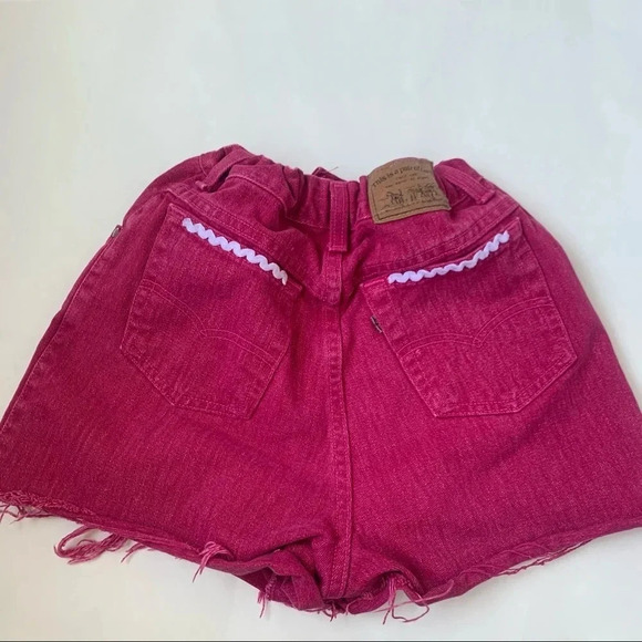 Vintage Levi's shorts 6 Barbie Core Distressed hem - Picture 2 of 9